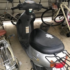 。スズキのレッツ4の画像