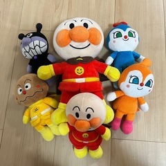 アンパンマンとジョージのぬいぐるみ
