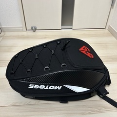 最終値下げ　新品未使用　バイク用 シートバッグ 拡張機能あり ヘルメットバッグ  耐久性 固定ベルト付きの画像