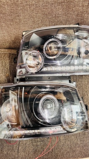 値下げしました‼️200ハイエース2型社外ヘッドライト‼️ ￥25000〜￥20000