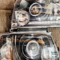 値下げしました‼️200ハイエース2型社外ヘッドライト‼️ ￥25000〜￥20000