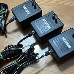 監視カメラ電源12V用にどうですか　中古3個セットACアダプター