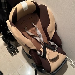 新生児からOK、シートベルト装着　チャイルドシート