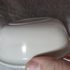 ミキハウスのお皿の画像