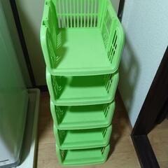 重ねられる収納カゴ　差し上げます