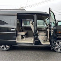オートマ車‼️月々9千円〜分割可‼️働くくるま軽バン入りました！車検2年付き！【名義変更代込み】大人気☆スズキ エブリイワゴン☆Bluetoothナビ付き☆走行中DVD見れます☆両側スライドドア☆ドラレコ付き☆社外アルミ☆実用性がバツグン！事故修復歴無し☆そのまま乗って帰れます！の画像