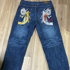 流儀圧搾 鯉刺繍デザイン デニムパンツの画像
