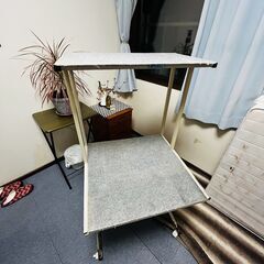 【無料】三段パソコンラック、キャスター付き