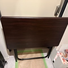 折りたたみ式テーブル
の画像