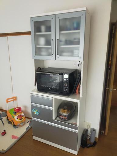引取先決定　ニトリ食器棚　幅80✕高さ201