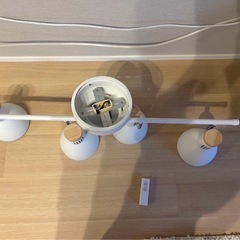 ホワイト4灯 シーリングライトの画像