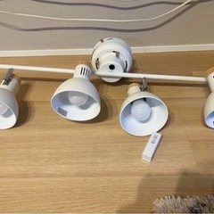 ホワイト4灯 シーリングライトの画像