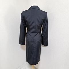 LIVIN' ALONE スカートスーツセットアップ ストライプ 黒色 7 S相当 レディースの画像
