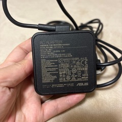 ASUSアダプターの画像