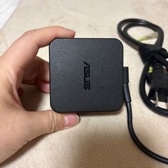 ASUSアダプターの画像