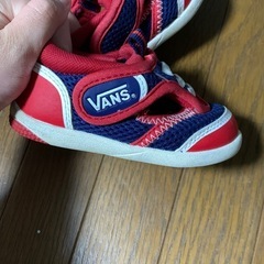 男の子や女の子にも☺︎赤色13センチサンダルの画像