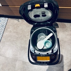 象印　圧力IH 炊飯器　5.5合の画像