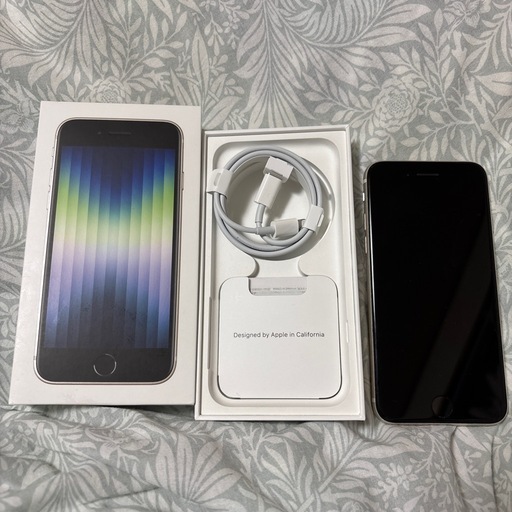 スマホ　本体　\niPhoneSE3 第3世代 64GB