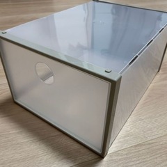 積み重ね可能なシューズボックス