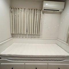 IKEA 収納付きベッドの画像