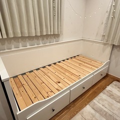 IKEA 収納付きベッドの画像