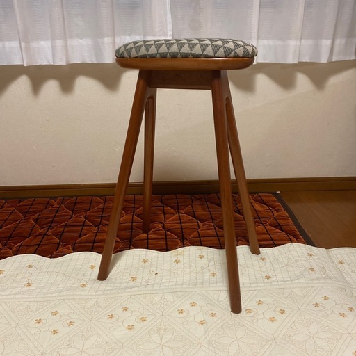 府中家具　アンバスツール
