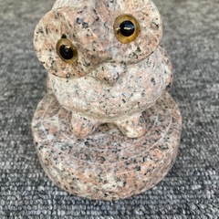 フクロウ　石の置物