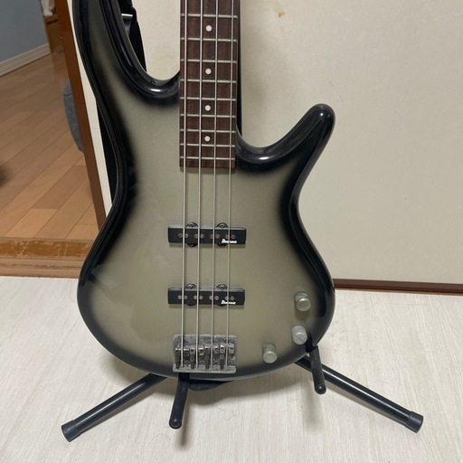 ベース