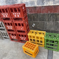 一升瓶ケース　大量　瓶ケース　コンテナ　専用通箱　の画像