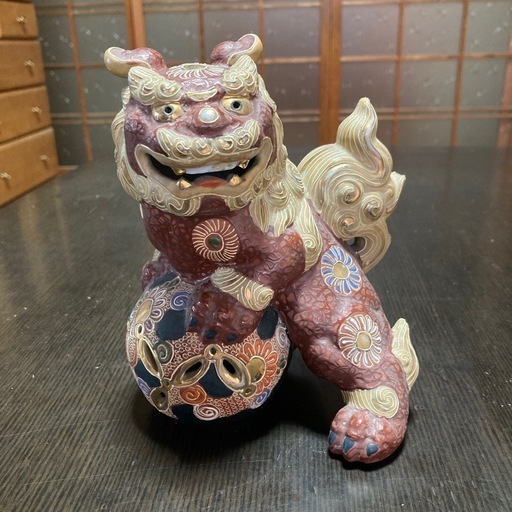 小さめの九谷焼シーサー 玉乗り獅子 16cm 金彩赤絵 色絵 置物