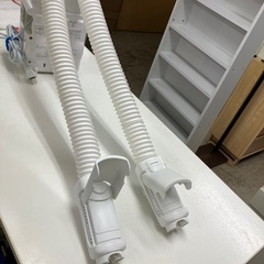 ☆値下げ☆ロ2503-068 アイリスオーヤマ ふとん乾燥機 カラリエ ツインノズル FK-W1-WP 2021年製 通電確認済み キズ汚れ有りの画像