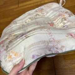 ピアノ椅子用の花柄座布団の画像
