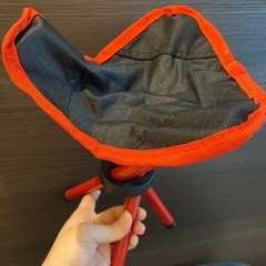 
折りたたみ椅子 アウトドア チェア イス 軽量 コンパクト パイプイス 三脚椅子 折り畳み キャンプ バーベキュー 釣り フィッシング 登山 ハイキングの画像