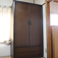 洋服タンス　処分価格で！！！　サイズ　幅９８　高さ１８０ｃｍの画像