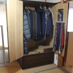 洋服タンス　処分価格で！！！　サイズ　幅９８　高さ１８０ｃｍの画像
