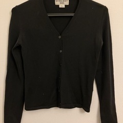ナチュラルビューティベーシック　黒カーディガン