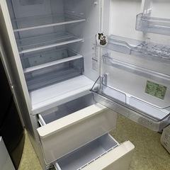 【冷蔵庫】超美品！ 3Door冷蔵庫  アクア270L【冷蔵庫/生活家電/洗濯機 高価買取アールワン田川】 AQR-26R | アクア株式会社（AQUA）｜生活家電