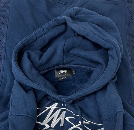 M【中古品】美品　stussy ステューシー 長袖 パーカー スウェット プルオーバー デカロゴ 刺繍ロゴ センターロゴ サイズS ネイビー フーディ 裏起毛 メッシュ