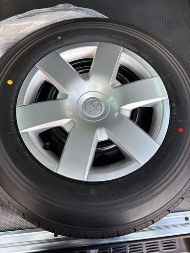 ハイエース　新車外し　タイヤ