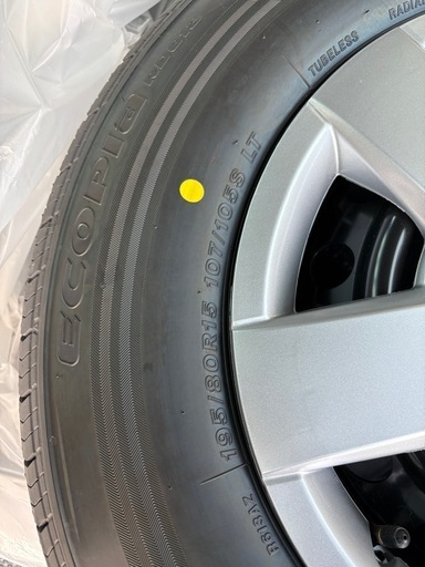 ハイエース　新車外し　タイヤ