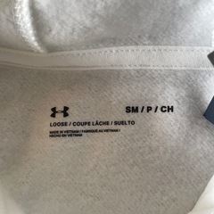 【新品未使用】アンダーアーマー　パーカー　トレーナー　S〜Mサイズの画像