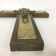 JME032K) ★大特価★ヨーロッパ雑貨 イエス・キリスト像 十字架/クロス アンティーク小物/ウッド調 重量260g（土台込み）/材質不明 中古品の画像