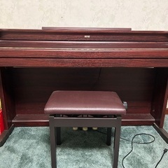 電子ピアノを引き取ってください。