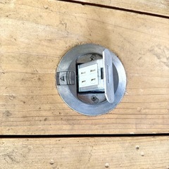  【残り2】パナソニック丸型床埋めコンセント複数あり