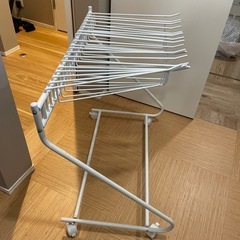 スラックスハンガー