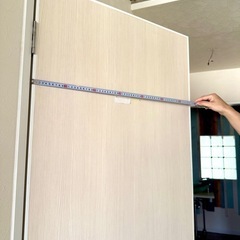 室内ホワイトドア２つありの画像