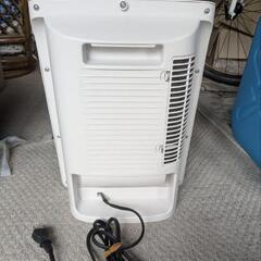 【新品】TEKNOS セラミックヒーター TS-123(W) 転倒自動電源オフ  セラミックファンヒーター 暖房の画像