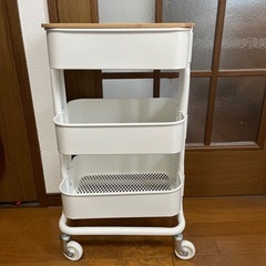 IKEAキャスター付きサイドテーブル