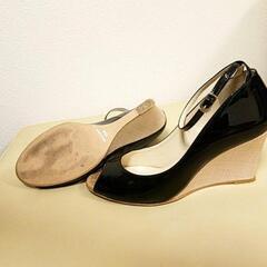 黒エナメルパンプス 23.5cm 美品の画像