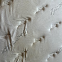 ダブルベッド マットレスとフレームとニトリの新品ボックスシーツ／一旦終了の画像